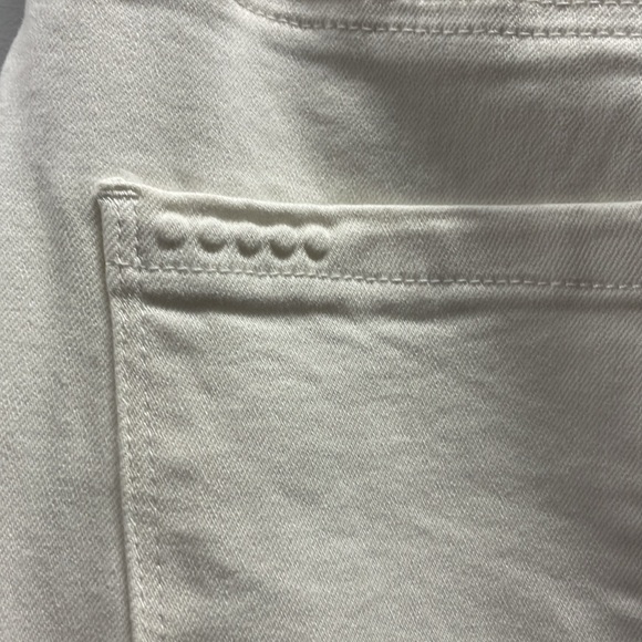 “BlankNYC” Size 26 White High Rise Mini Flare Jeans - Picture 4 of 6